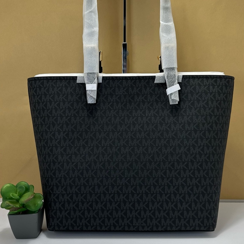 Michael Kors Purse - Picture 3 of 11